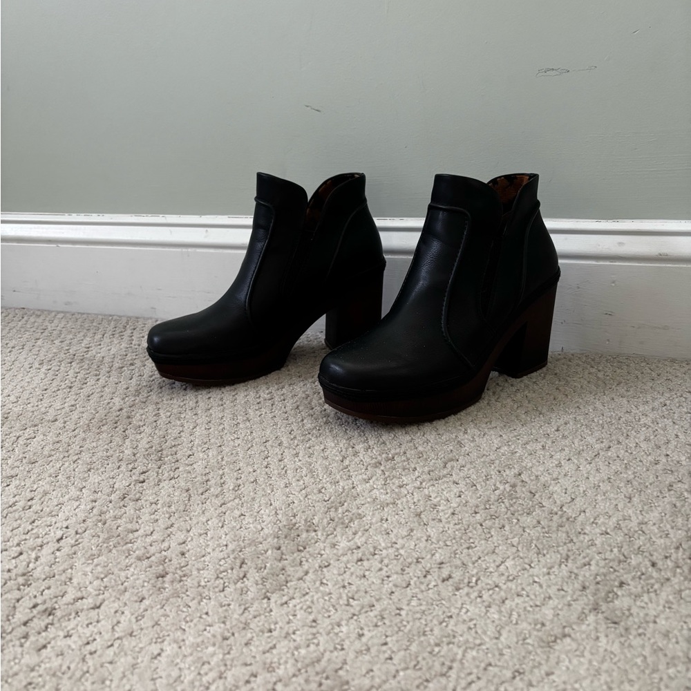 Korks Black Women's Ankle Boots